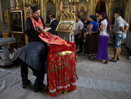 iophiels:“Romanian Romas Celebrate the Birth of the Virgin Mary“Photo by Vadim Ghirda/AP Photo  Sept