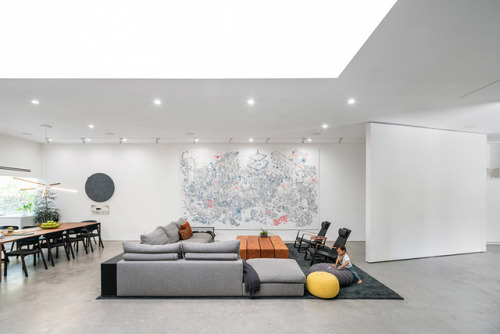 archatlas:  Hide Out House in Los Angeles   Acclaimed Taiwanese artist James Jean lives and works inside a beautiful contemporary space called “Hide Out” that is located close to Little Osaka in Los Angeles, California. Dan Brunn Architecture redesigned