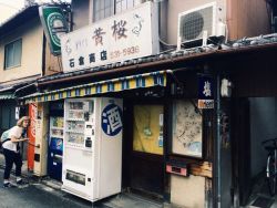 deedeeoho:  Found the most amazing sake vending