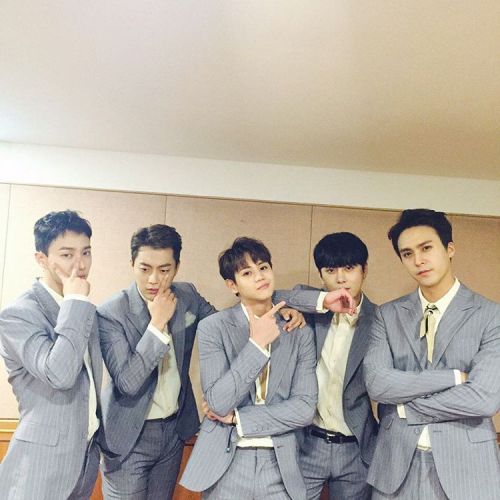 reality-retold:  @realbeastdw  오랜만 담에 또봐 좋은모습으루  it’s been a while, you guys ㅠㅠ   i miss 