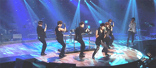 ffuckgyu:  Infinite is well-known for their perfectly synchronized dancing. 