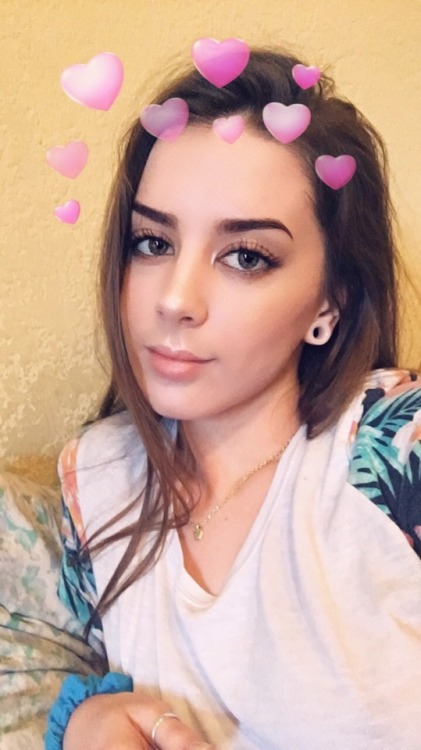 hopeyourefuckingmiserable: petitequeen: did my makeup just to lay in bed and think about killing mys