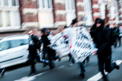 monsieurobturateur:  Manifestation du groupe Antifasciste NP2C contre le meeting de Marine Le Pen à Lille. Aucun journaux n’a parlé de ce qui c’est passé ce soir là, et pourtant ce n’est  pas faute d’avoir essayé d’exister. 