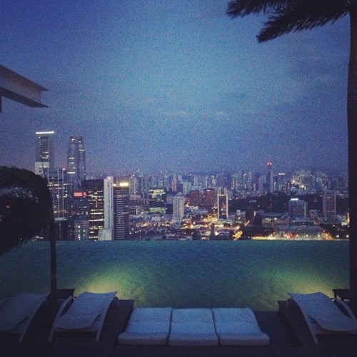 rainonherparade:  #marinabaysands #pool #omfg #perf #singapore