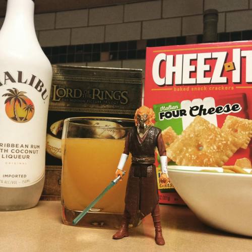 Drinking with my bro, Plo! Featuring Cheezits and LotR! #starwars #plokoon #cankeldorevendrink #lotr