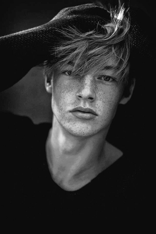 yoshicuteboy:  le garçon aux taches de rousseur / the boy with freckles