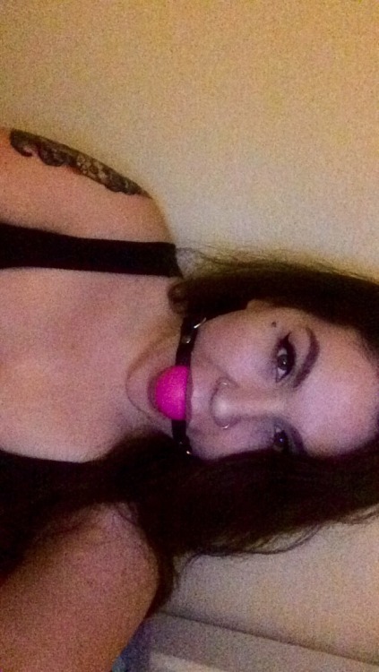 hellojaceynoelle:  I got a cute new ball gag. 💗 