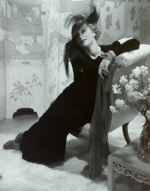 miss-flapper: Marlene Dietrich photographed by Edward Steichen || 1932