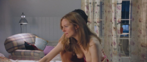 Love Actually (2003)Laura Linney39 y.o.+ VIDEO