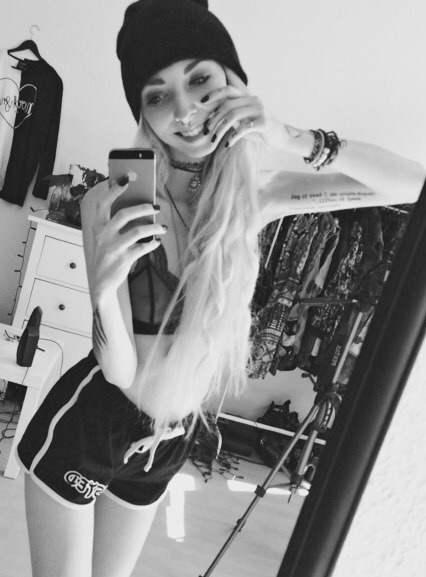 skinandboneswonderland:  She is so perfect. I’d do anything to look like her 😩