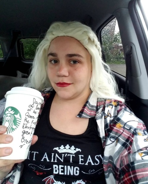 Off to the pub in my low budget Dany cosplay, inspired by a certain goof up in lady week’s epi