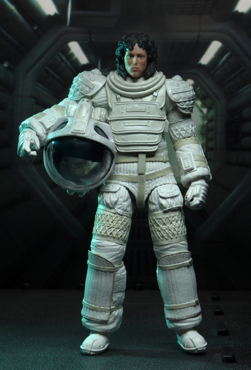 brokehorrorfan:NECA will releases its fourth wave of Alien toys celebrating the film’s 40th an