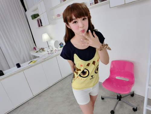 59 Seconds - Cat Print T-Shirt
http://www.yesstyle.com/en/59-seconds-cat-print-t-shirt-blue-one-size/info.html/pid.1035924652