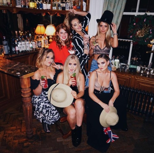 littlemixroyalty: perrieedwards: Looking very at home in @mrfoggsgb