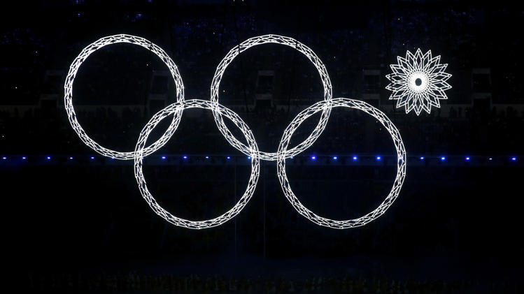 dbvictoria:  The best of the internet’s response to the 5th Olympic ring not opening