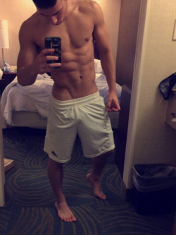 gymfitstuds:  Muscle stud post gym selfie