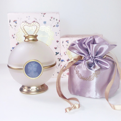 sailormooncollectibles: AHHH this blush from Les Merveilleuses LADURÉE came ♥ I’