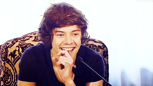 ichuggedbuttermilk:  Harry   Biting the Side of his Finger 