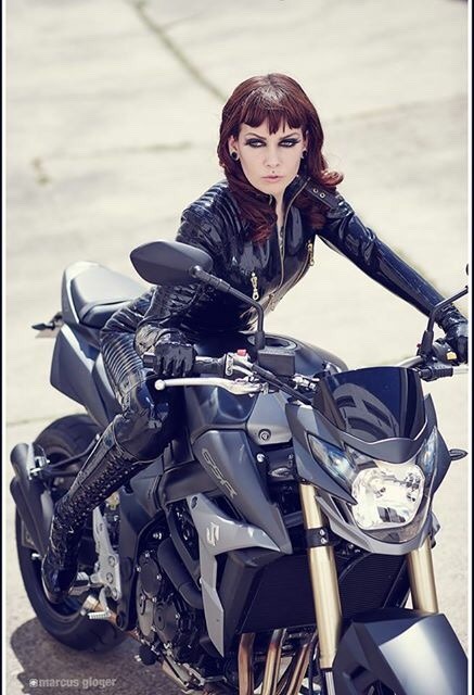psylockemodel:  Help me win a new catsuit &lt;3 Go to this link –&gt; http://www.latex.at/en/all-models-voting/?id=21