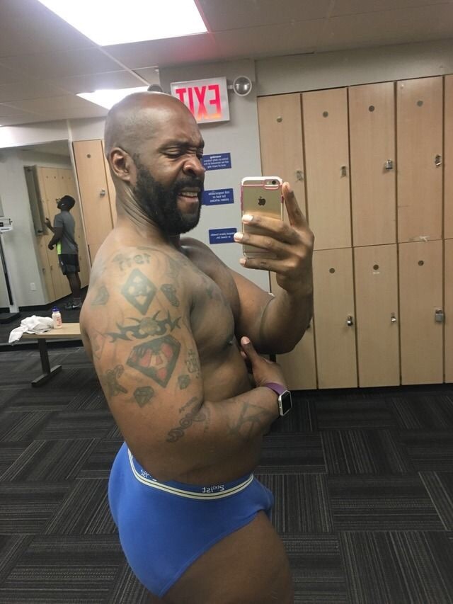 asskingz:  Follow @asskingz for ass 24/7!