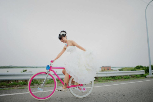 bisikleta: Bride on a fixie (by RH+O fixed gear specialist!)