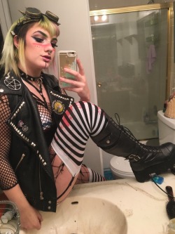 hollyghoul:  pulled out my old tank grrrl