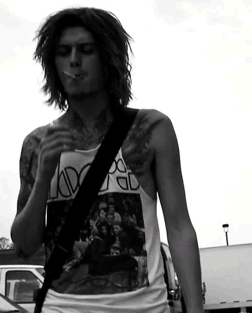 askin-alexandria:  black and white Ben Bruce appreciation post.BEST ASKING ALEXANDRIA