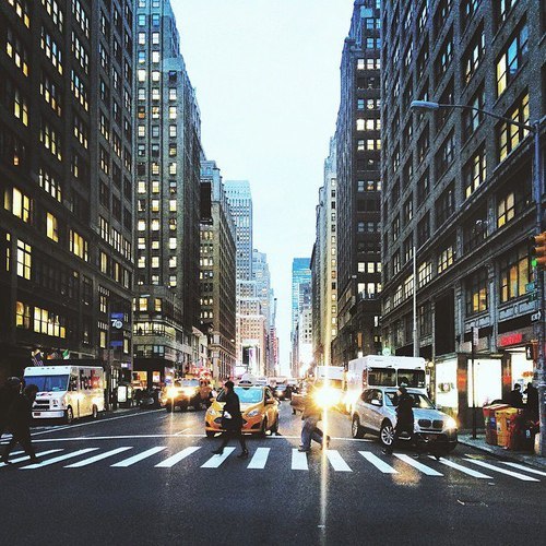 city on We Heart It - https://bnc.lt/l/54nHolE1-Y 