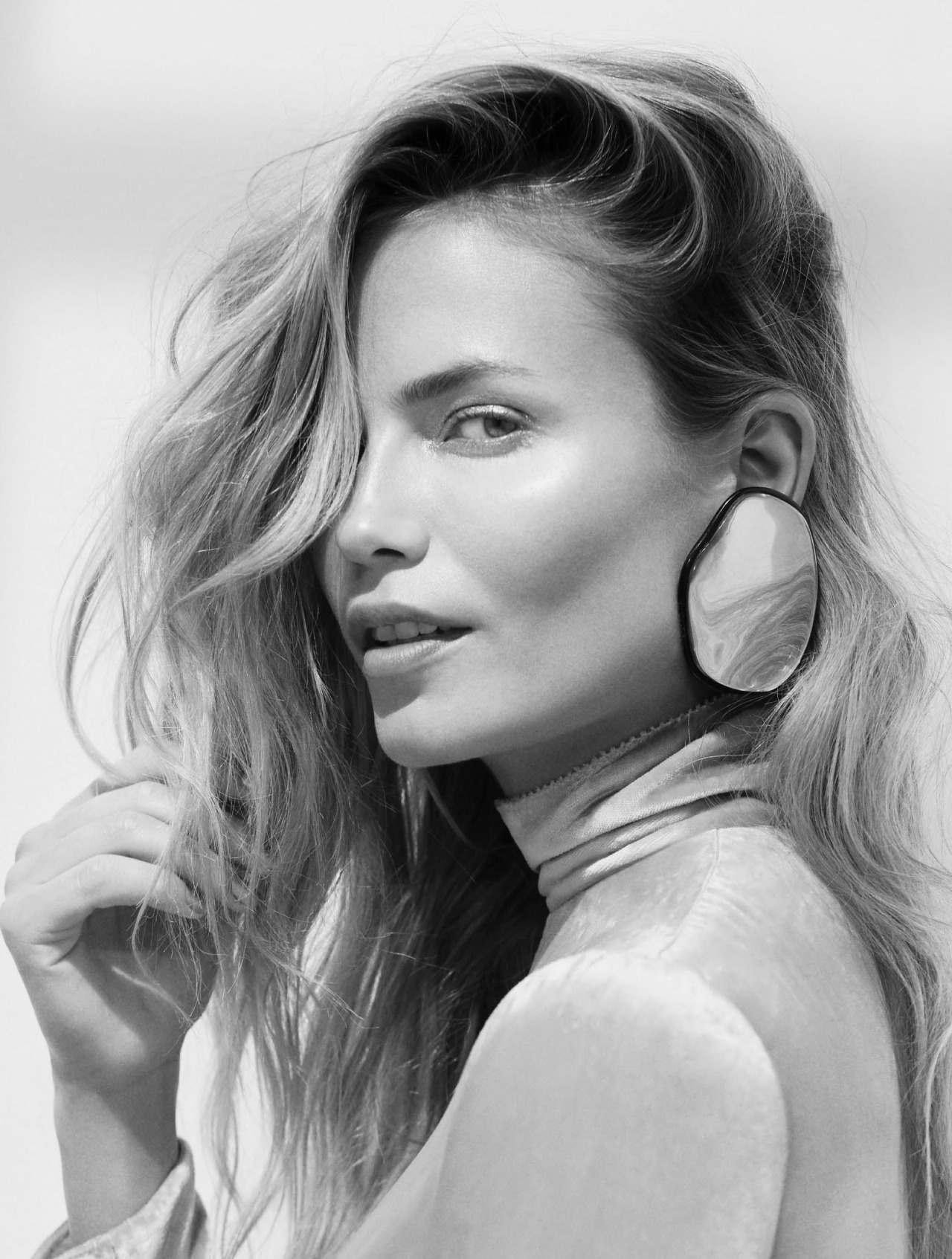 vogue-at-heart: Natasha Poly in “Supermodel Makeup School” for Glamour US, December