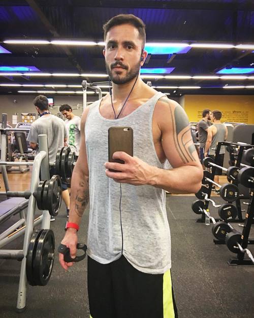 insta-hunk: Instagram: @dmarcall 