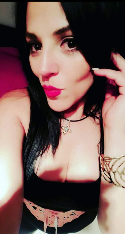 jorgecarlos30: plsi31: miilfscdmx:Erika nos manda sus aportes, esta sexy mujer tiene 44 años 