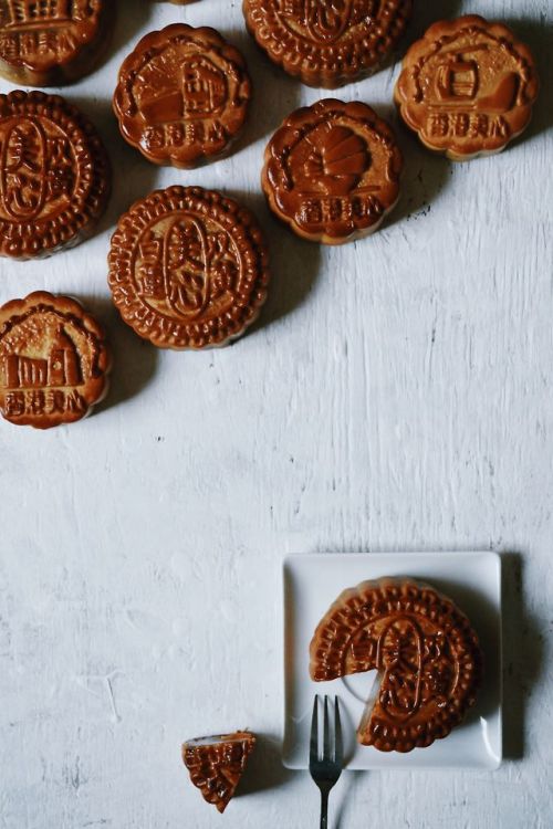 urbankoi:Mooncake FestivalThe Mid-Autumn Festival, also known as the Mooncake Festival or Lantern Fe