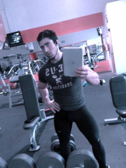 kkruz:  So, on leg days I usually wear my tights is nice to see the muscles flexing and quite honest