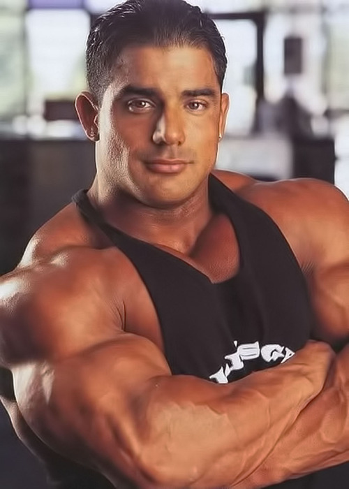 hunk-muscle: Mike Dragna