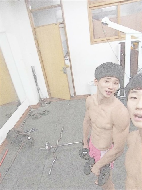 hungrgayboy: allie-korean-gay: 요즘 진짜 씨름부가 흥하네 핡핡