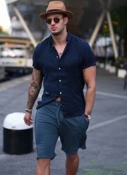 menstylica:  Shop the shirt here (pic by