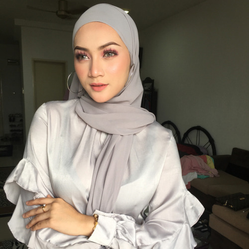 potatoheads-world: Awek tudung instafamous paling aku minat. Kalau dapat awek ni, dari hujung rambut