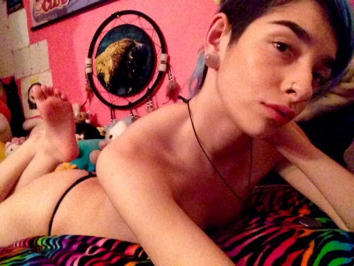 jupitersmoonsfw: We could take our heads off n lay in bed, just make love, that’s all.