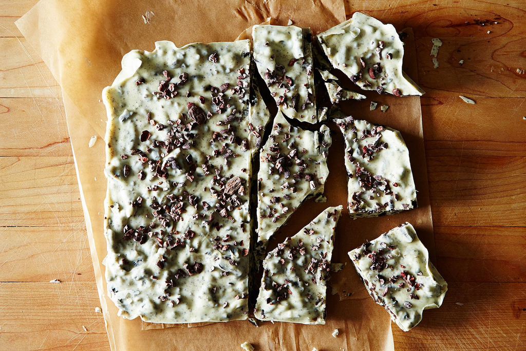 foodffs:  How to Make Cookies and Cream Bars at Home  Really nice recipes. Every