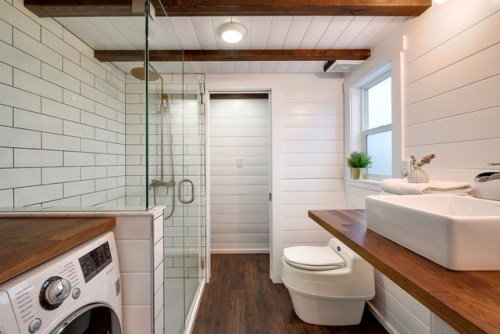 dreamhousetogo:  Custom tiny house by Mint Tiny Homes. Currently for sale