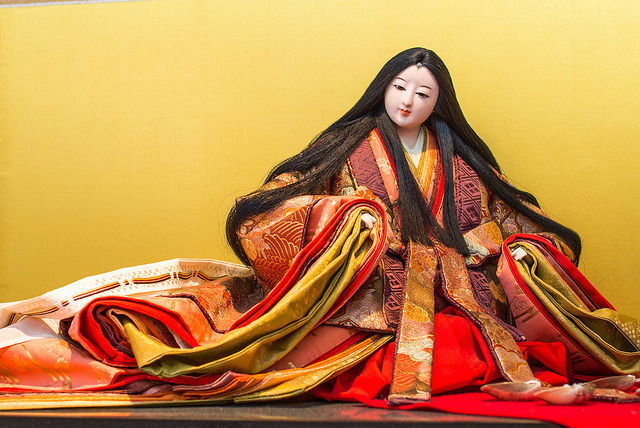 A Heian doll dressed in junihitoe (an