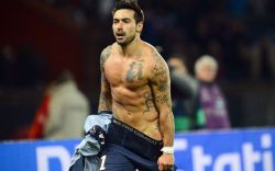 kinkyguyfl:  mancrushoftheday:  Ezequiel Lavezzi, featured on mancrushblog.com (via @man_crush)  Take is ALL OFF!