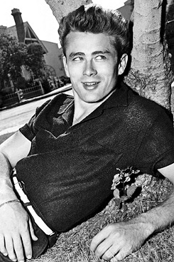 jamesdeandaily:   James Dean - left: 6 years old, right: 23 years old  …not much