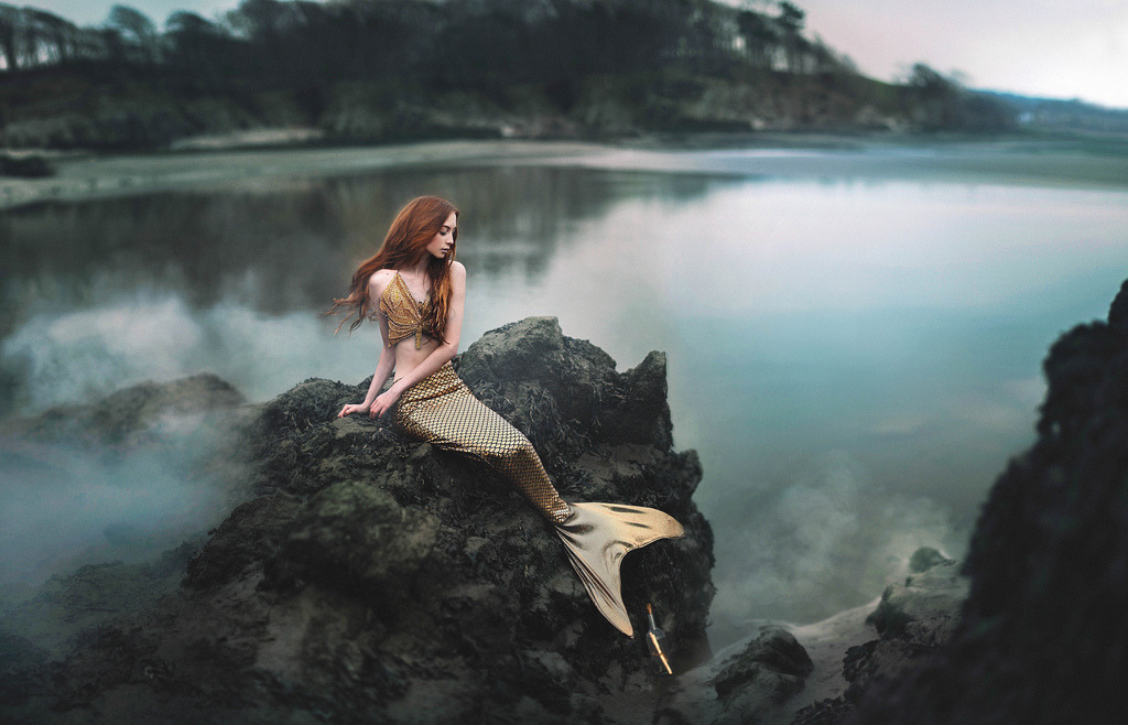 fairytalemood:  photos by Rosie Hardy