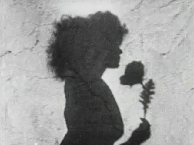 dansuncarnavalmonochrome:  MAYA DEREN, Meshes of the afternoon, 1943 