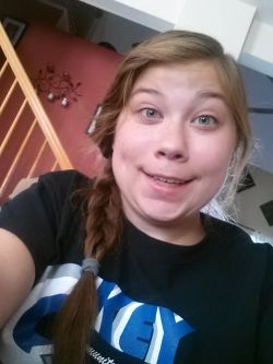 breadmayne:  Selfies because my hair looks hella rad today