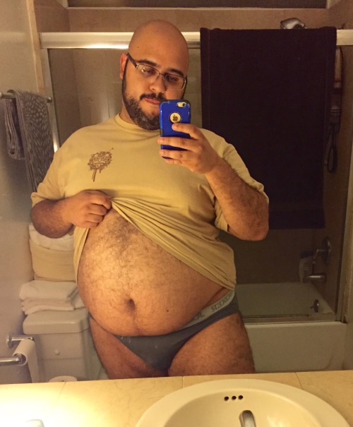 megabaerchen:  bear46:  Tummy for the Tuesday  Ultra geil!! 😏😜😋💋👅💦💦😎