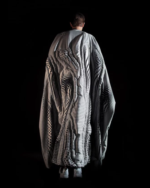  “Jammer Coat by Coop Himmelb(l)au protects the wearer from unwanted data collection”____‘CHBL jam