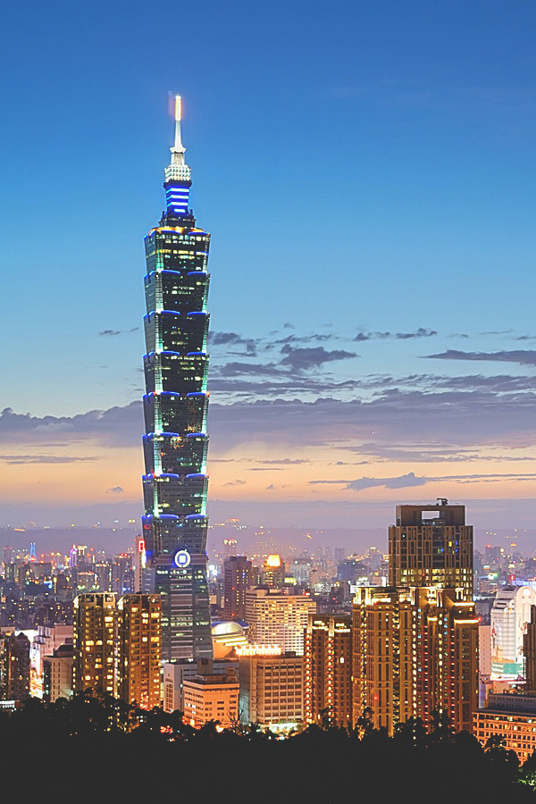 visualechoess:  Taipei cityscape - by: liu han-lin 