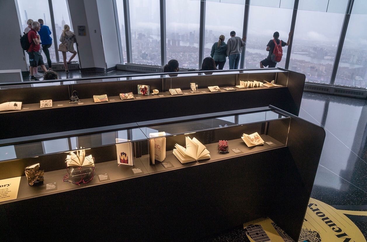 The artist’s book “VERTIGO” by LFC has been exhibited in New York 🇺🇸 at One World Observatory atop the One World Trade Center 👀
👉🏻 The exhibition “Detour: See the world through creativity” was curated by Moleskine Foundation + Moleskine featured more...